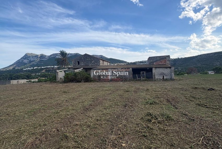 Wederverkoop - GROND -
DENIA - Costa Blanca