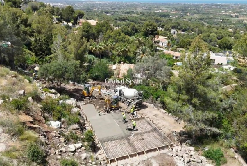 Wederverkoop - GROND -
DENIA - Inland