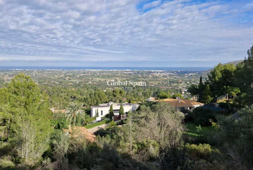 Wederverkoop - GROND -
DENIA - Inland