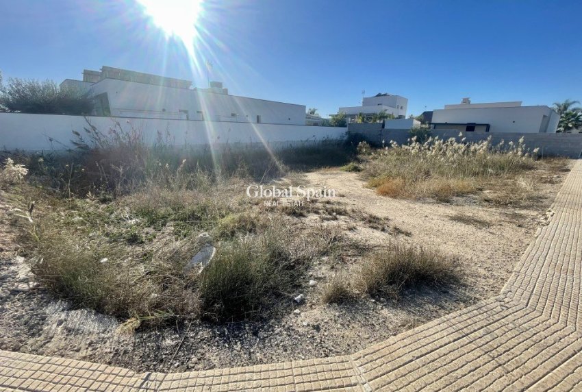 Wederverkoop - GROND -
FORMENTERA DEL SEGURA - Costa Blanca