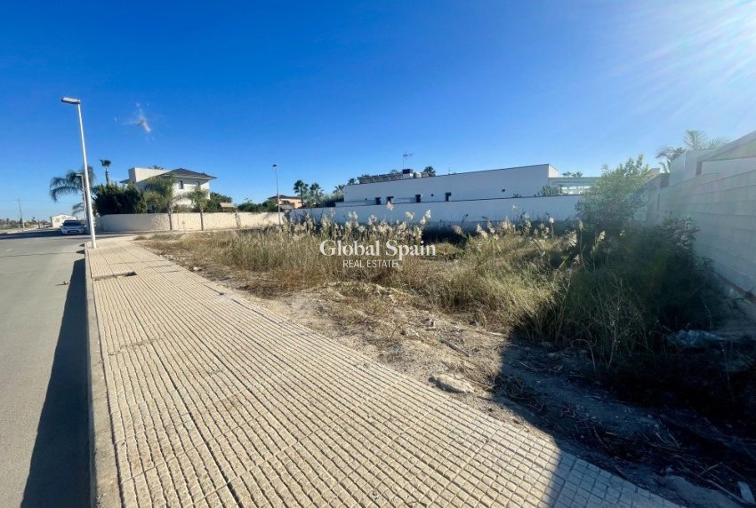 Wederverkoop - GROND -
FORMENTERA DEL SEGURA - Costa Blanca