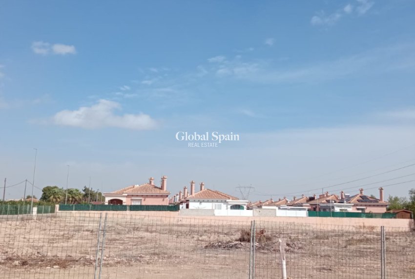 Wederverkoop - GROND -
LOS MONTESINOS - Costa Blanca