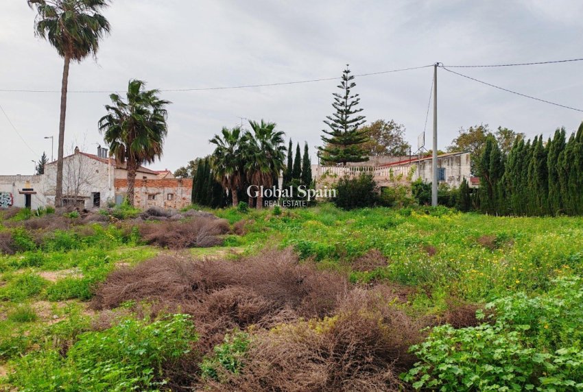 Wederverkoop - GROND -
ORIHUELA