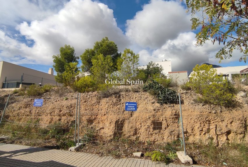 Wederverkoop - GROND -
POLOP - Polop