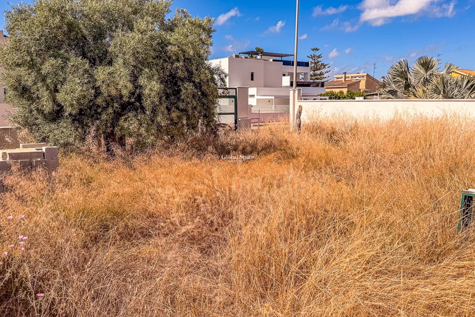 Wederverkoop - GROND -
SANTIAGO DE LA RIBERA - zona san blas