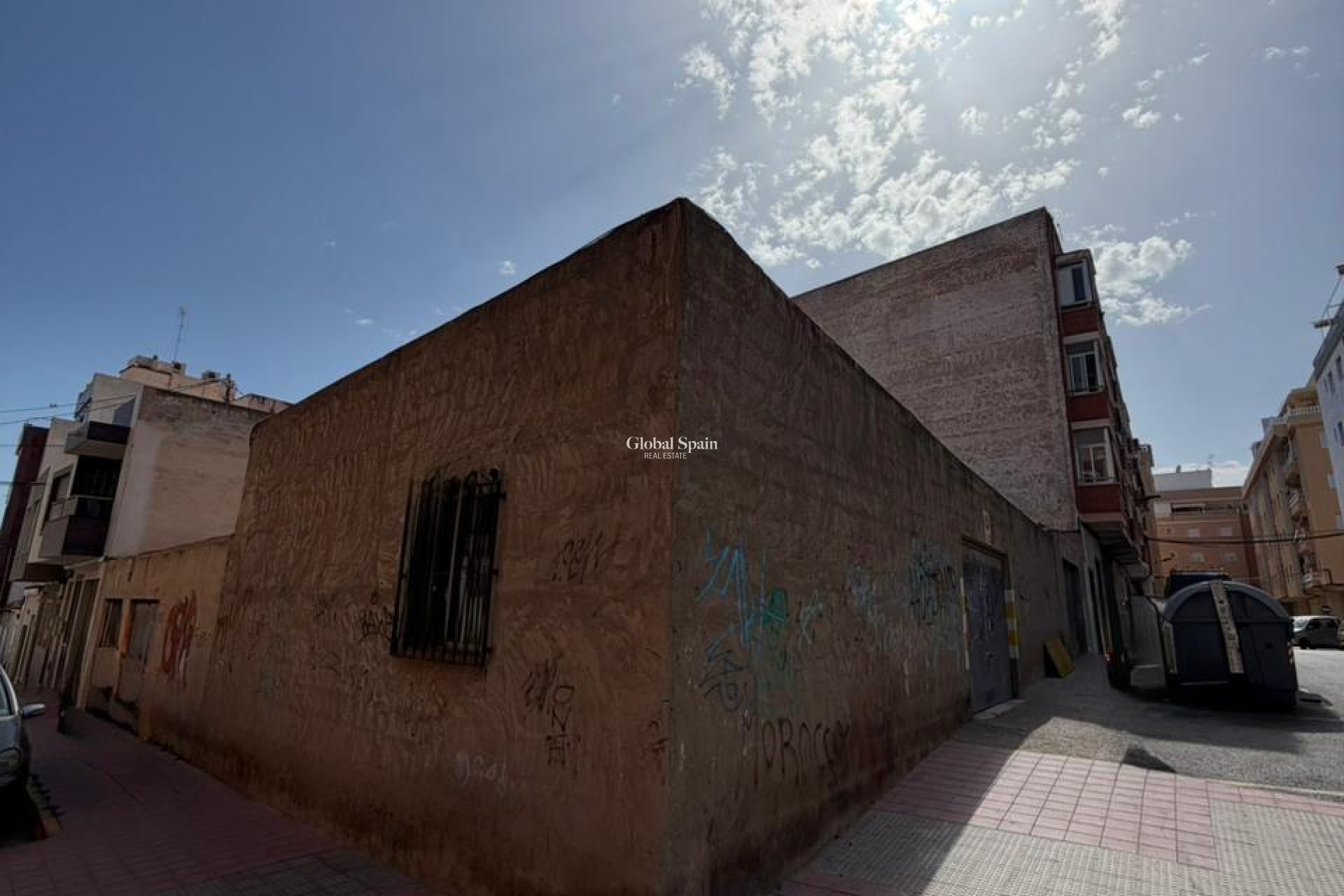 Wederverkoop - GROND -
TORREVIEJA - Center