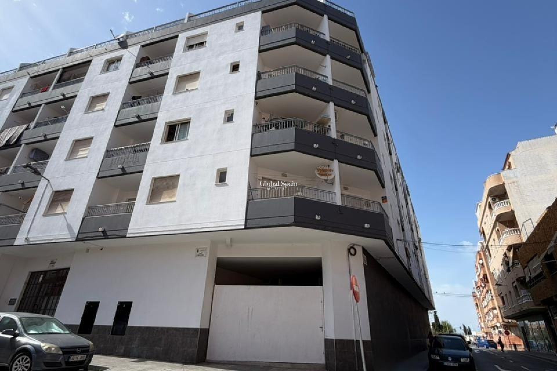 Wederverkoop - GROND -
TORREVIEJA - Center
