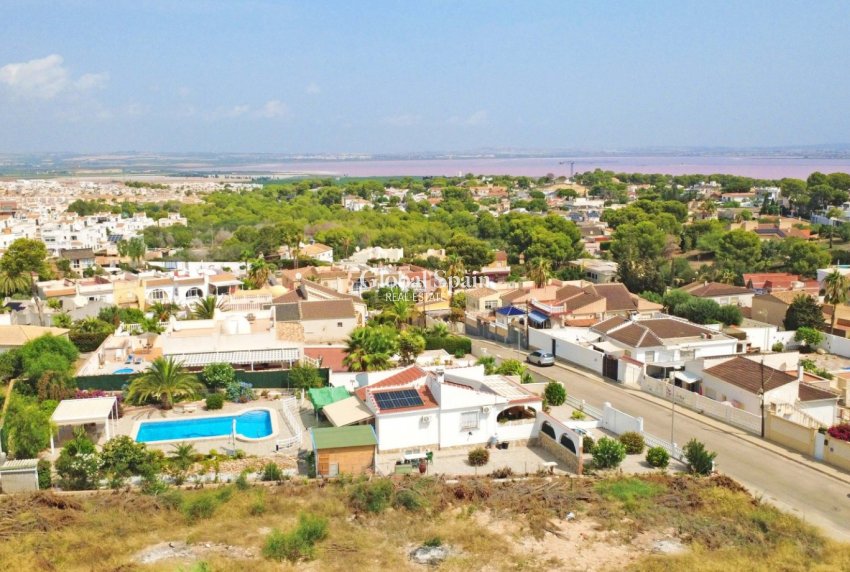 Wederverkoop - GROND -
TORREVIEJA - LOS BALCONES - LOS ALTOS