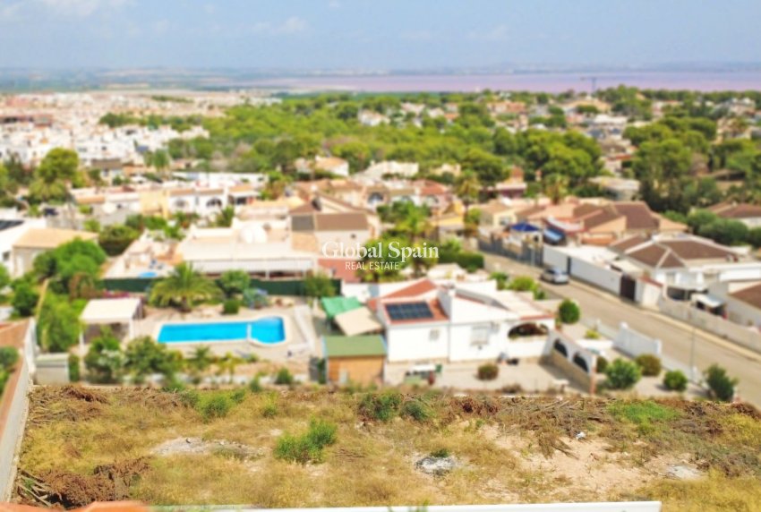 Wederverkoop - GROND -
TORREVIEJA - LOS BALCONES - LOS ALTOS