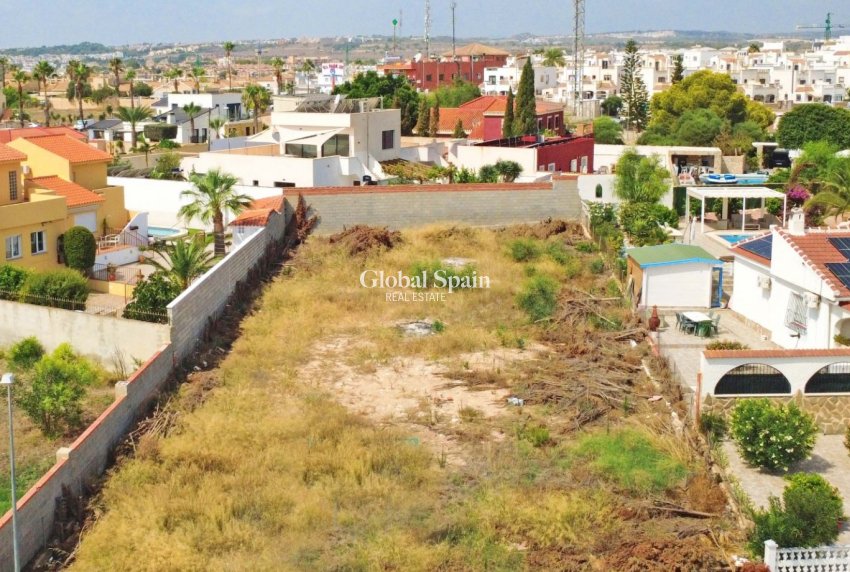 Wederverkoop - GROND -
TORREVIEJA - LOS BALCONES - LOS ALTOS