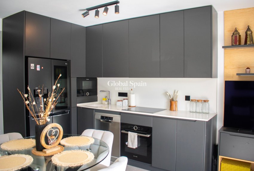 Wederverkoop - Halfvrijstaand -
GUARDAMAR DEL SEGURA