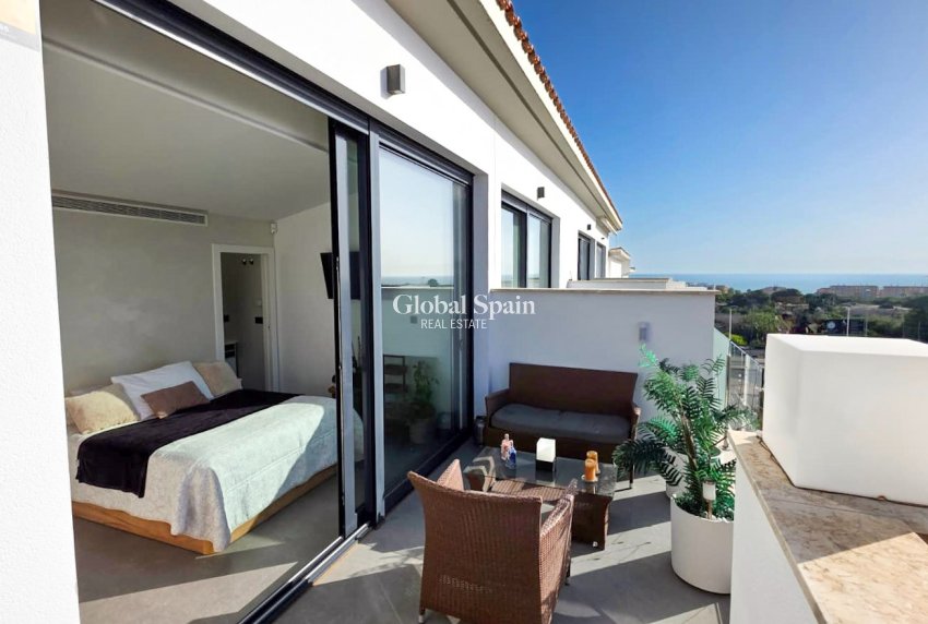 Wederverkoop - Halfvrijstaand -
GUARDAMAR DEL SEGURA