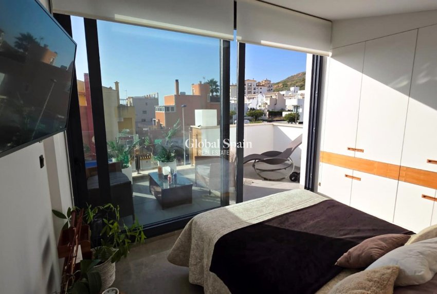 Wederverkoop - Halfvrijstaand -
GUARDAMAR DEL SEGURA