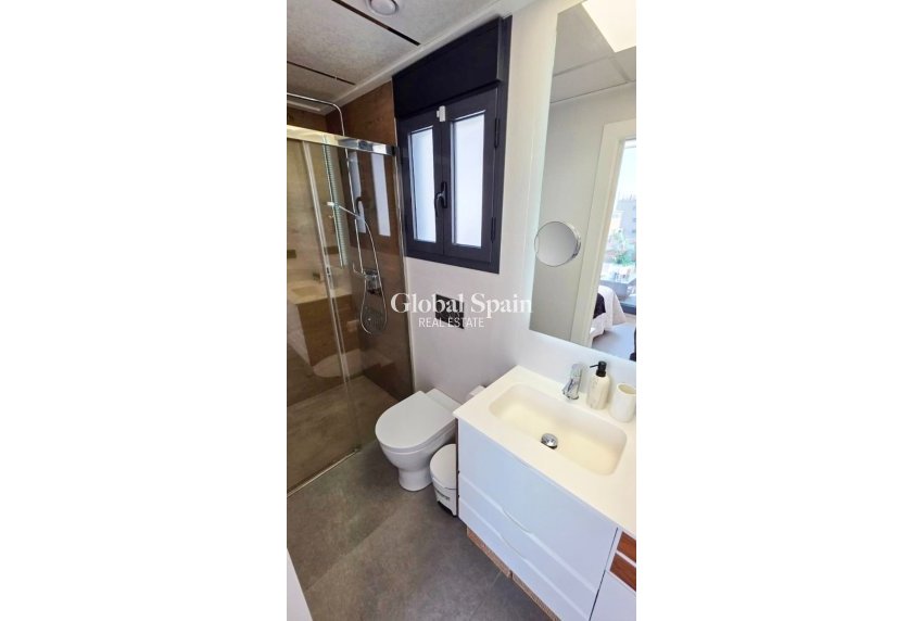 Wederverkoop - Halfvrijstaand -
GUARDAMAR DEL SEGURA