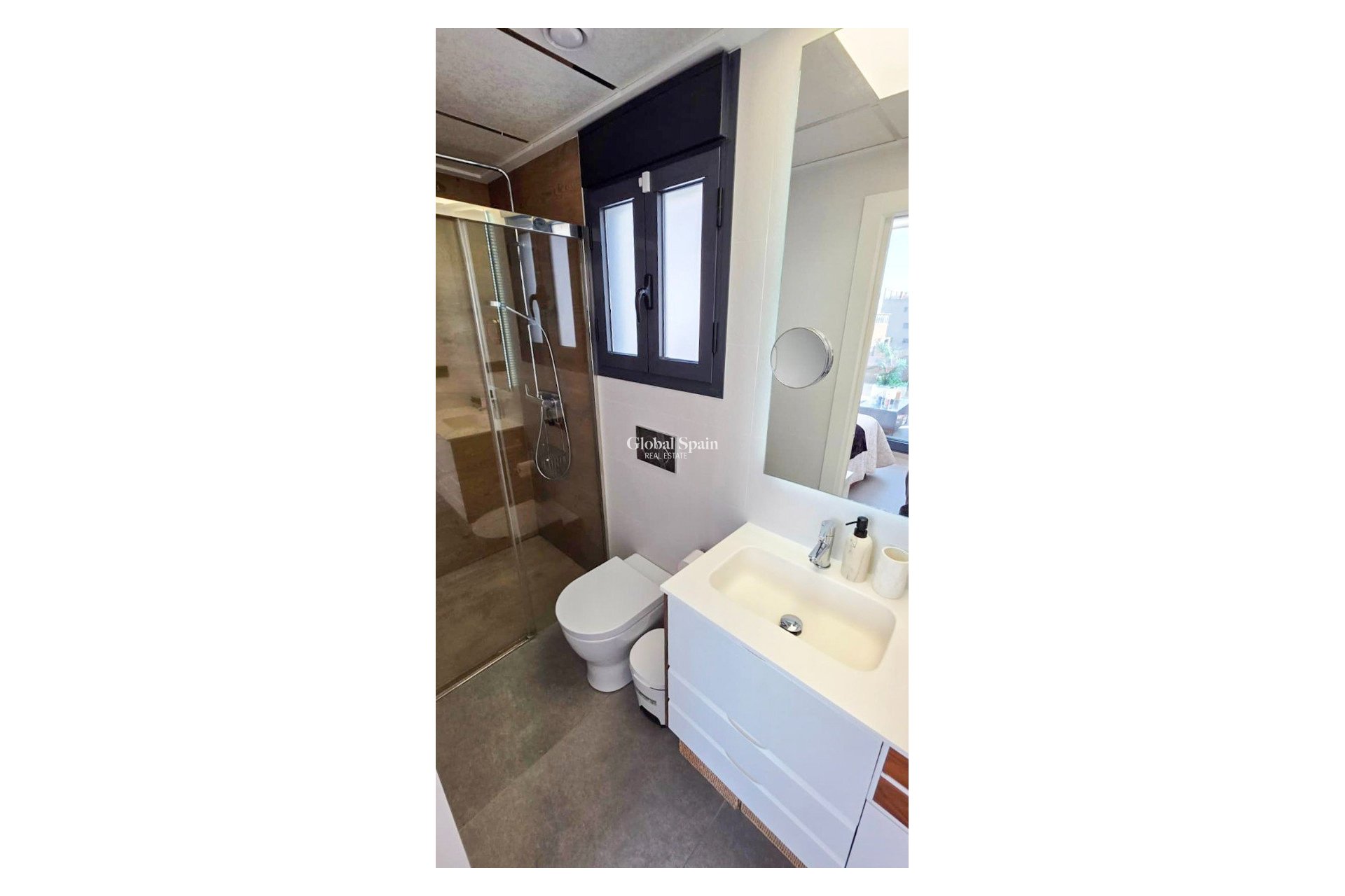 Wederverkoop - Halfvrijstaand -
GUARDAMAR DEL SEGURA