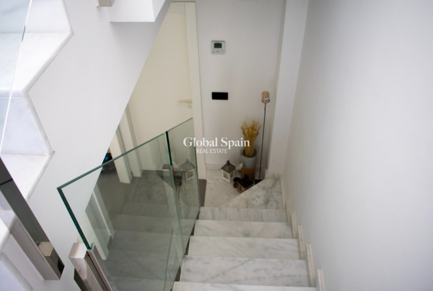 Wederverkoop - Halfvrijstaand -
GUARDAMAR DEL SEGURA