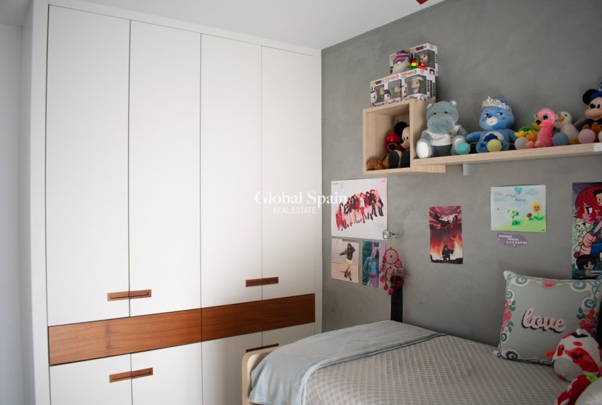 Wederverkoop - Halfvrijstaand -
GUARDAMAR DEL SEGURA