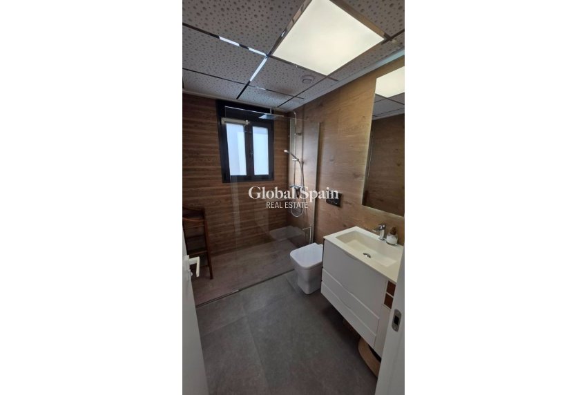 Wederverkoop - Halfvrijstaand -
GUARDAMAR DEL SEGURA