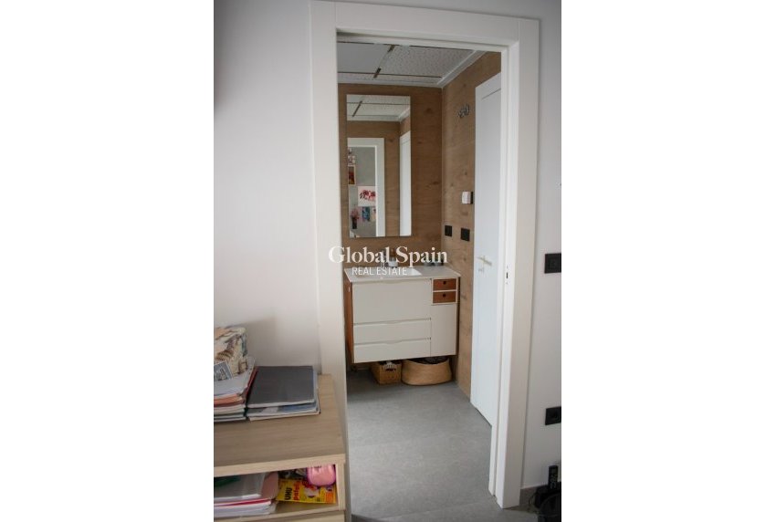 Wederverkoop - Halfvrijstaand -
GUARDAMAR DEL SEGURA