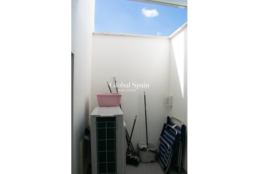 Wederverkoop - Halfvrijstaand -
GUARDAMAR DEL SEGURA