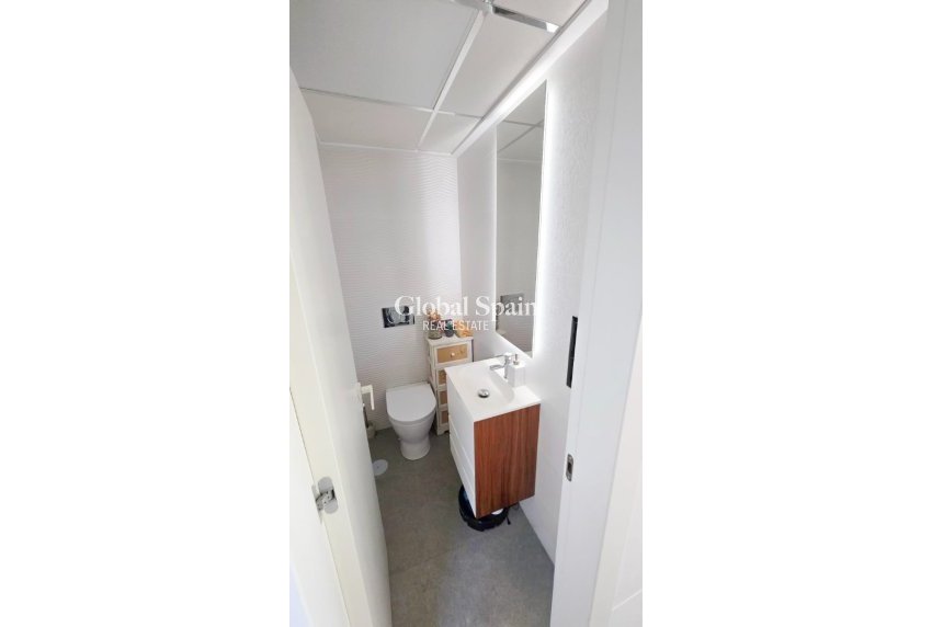 Wederverkoop - Halfvrijstaand -
GUARDAMAR DEL SEGURA