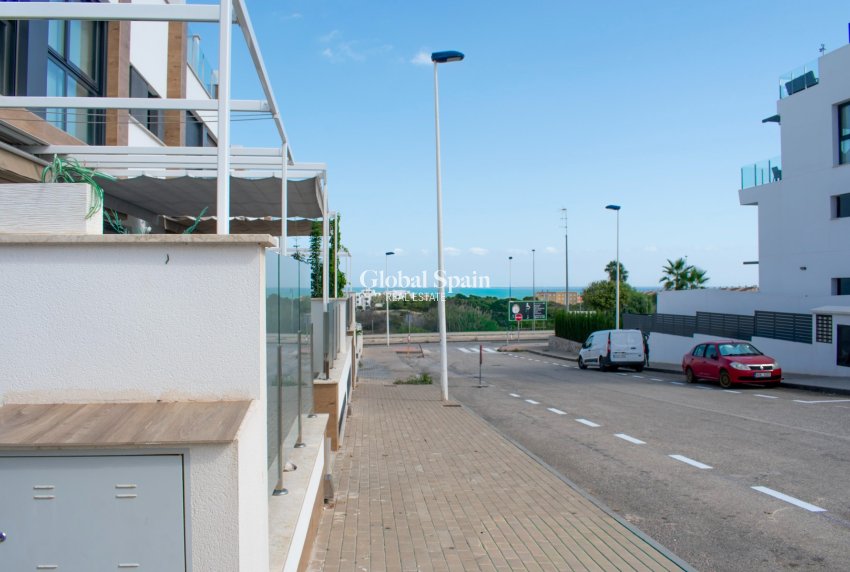 Wederverkoop - Halfvrijstaand -
GUARDAMAR DEL SEGURA