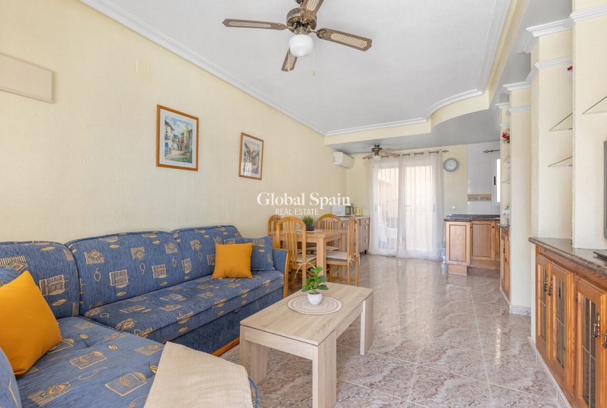 Wederverkoop - Halfvrijstaande penthouse -
ORIHUELA COSTA - Costa Blanca