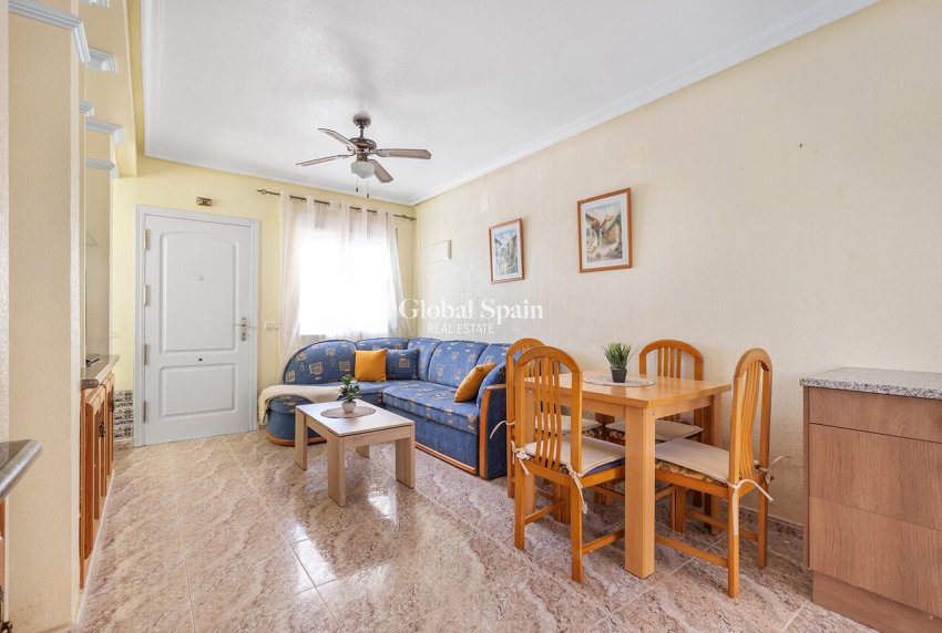 Wederverkoop - Halfvrijstaande penthouse -
ORIHUELA COSTA - Costa Blanca