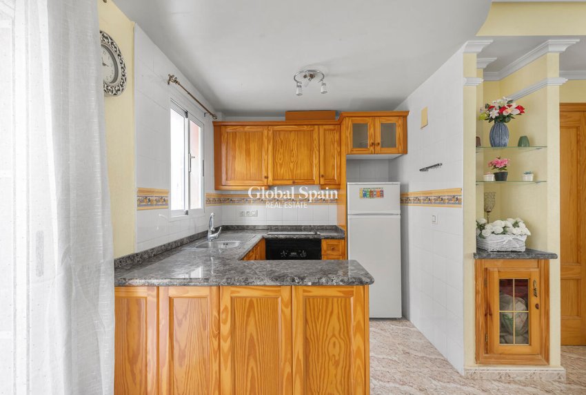 Wederverkoop - Halfvrijstaande penthouse -
ORIHUELA COSTA - Costa Blanca