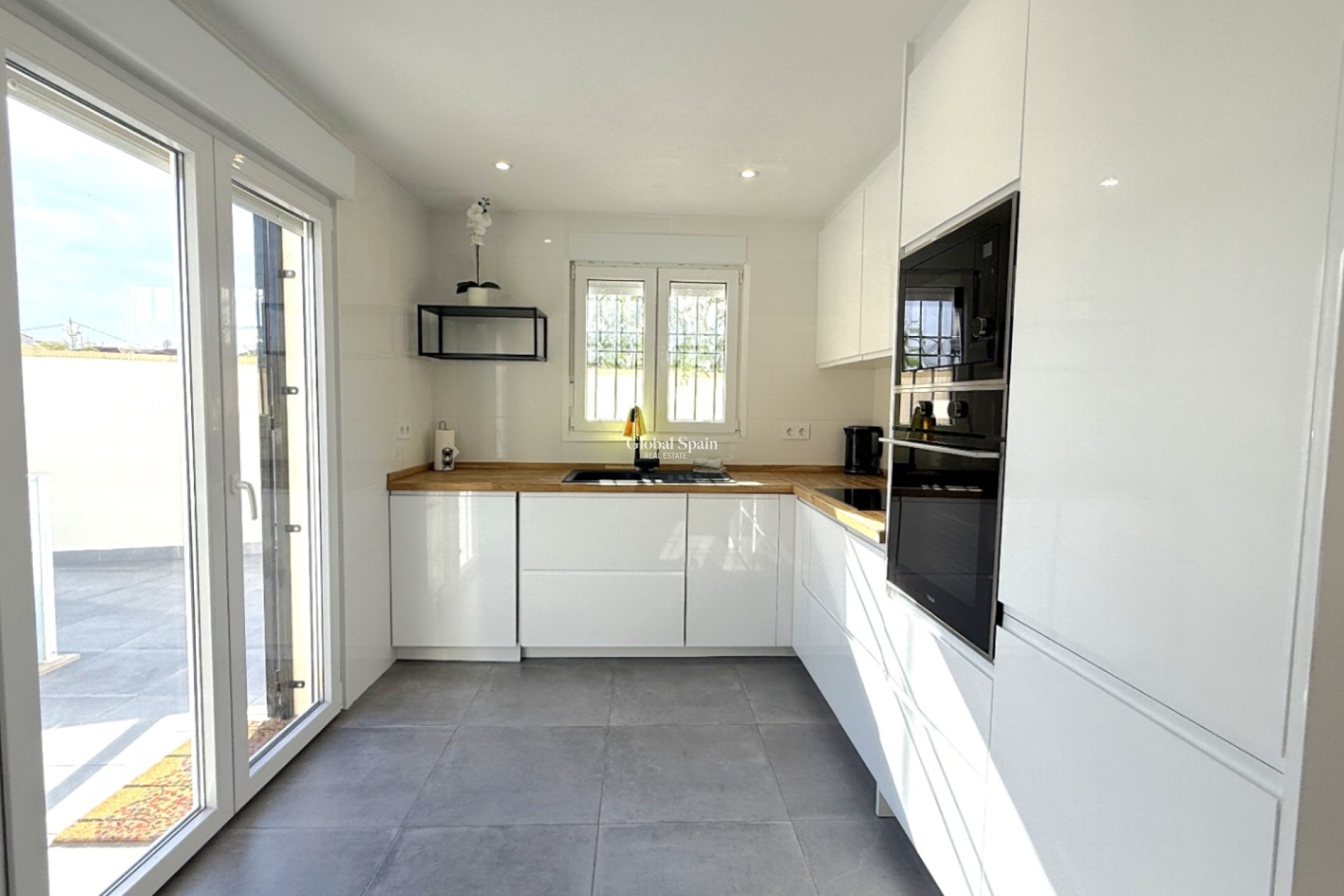 Wederverkoop - Halfvrijstaande woning -
ORIHUELA - Costa Blanca Sur