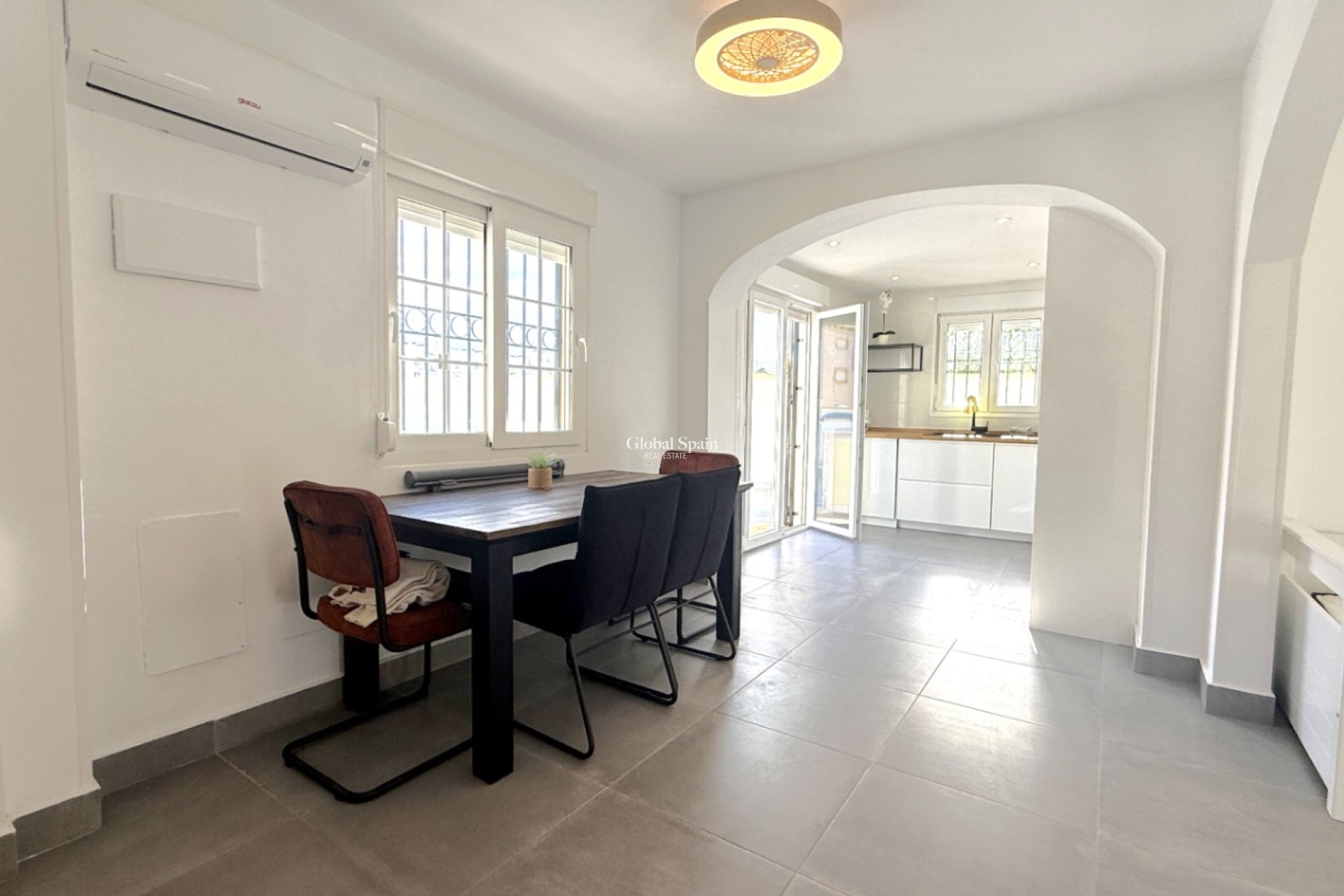 Wederverkoop - Halfvrijstaande woning -
ORIHUELA - Costa Blanca Sur