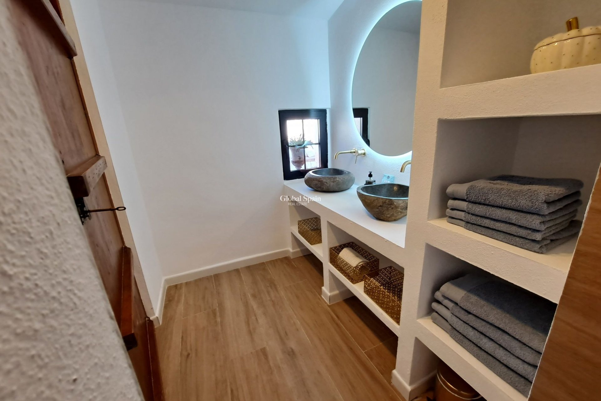 Wederverkoop - Herenhuis -
Canada Del Trigo