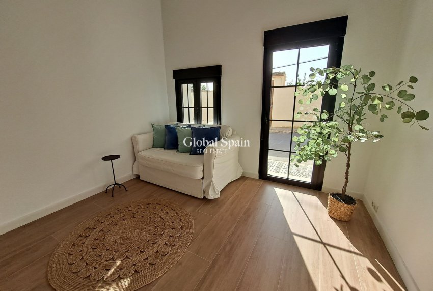 Wederverkoop - Herenhuis -
Canada Del Trigo