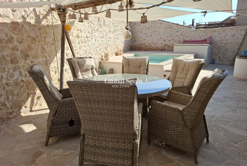 Wederverkoop - Herenhuis -
Canada Del Trigo