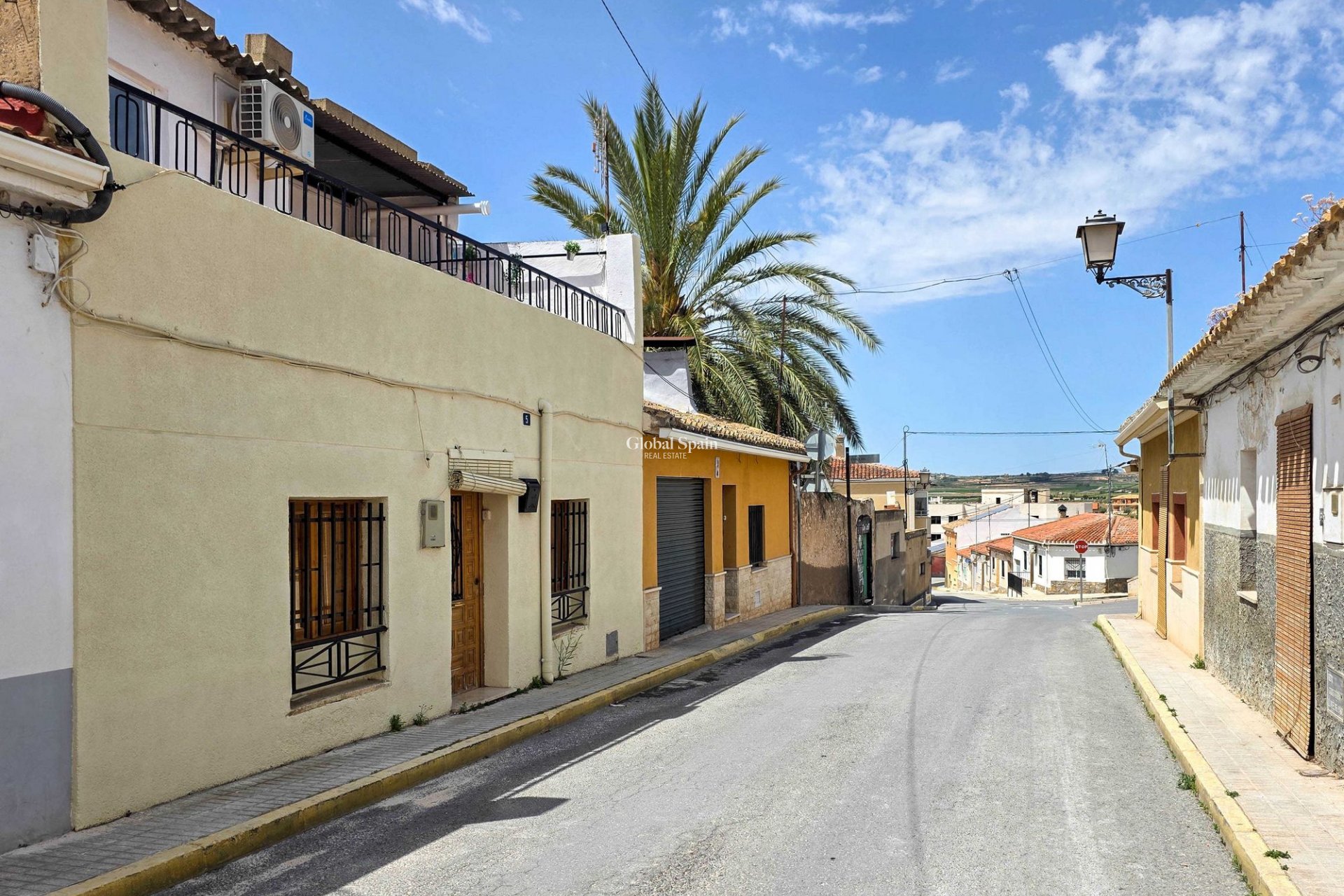 Wederverkoop - Herenhuis -
Pinoso