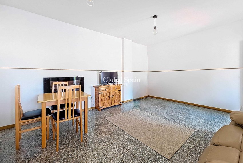 Wederverkoop - Herenhuis -
Pinoso