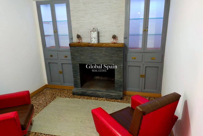 Wederverkoop - Herenhuis -
Pinoso