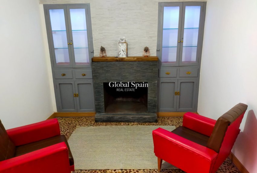 Wederverkoop - Herenhuis -
Pinoso