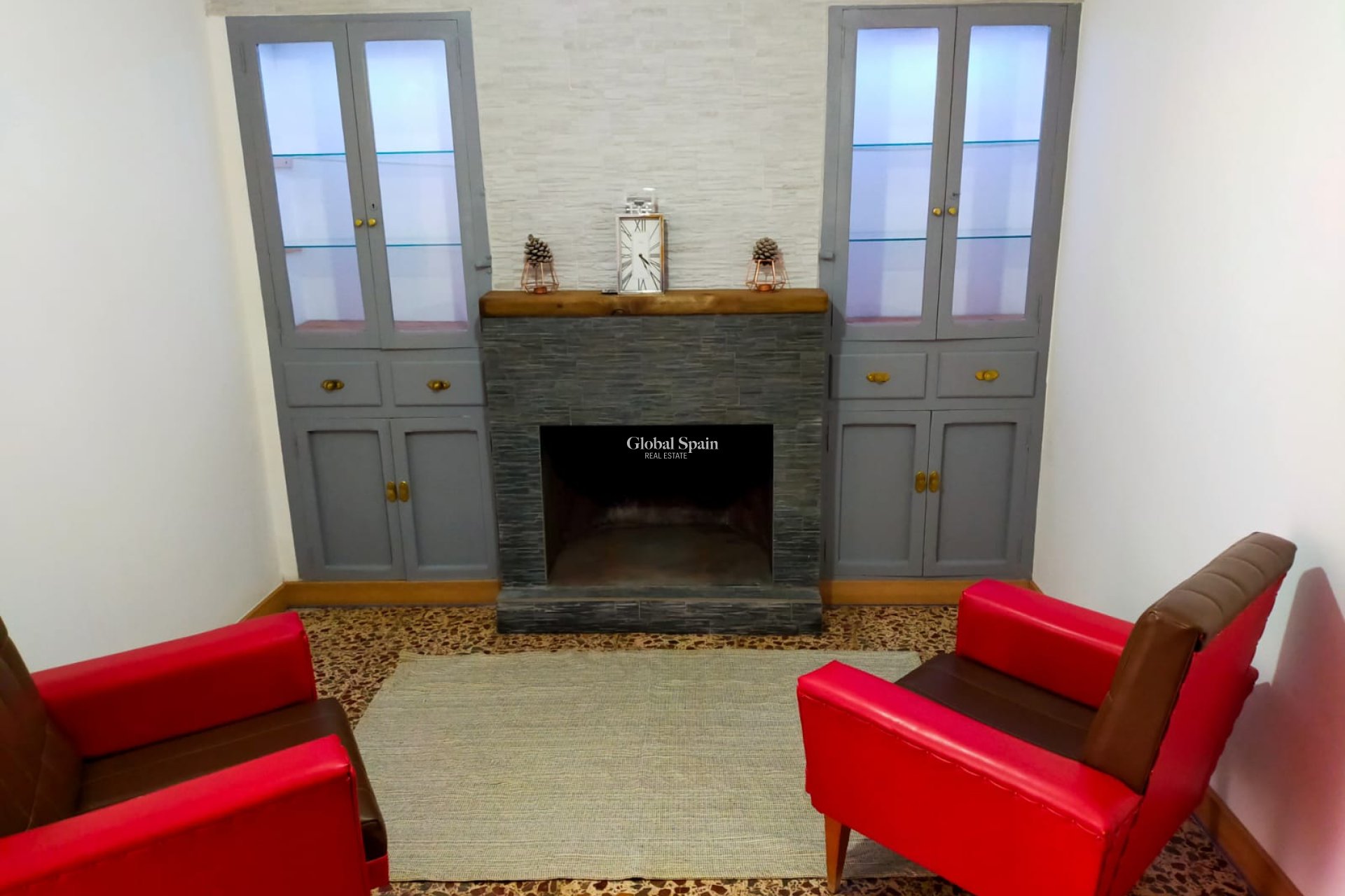 Wederverkoop - Herenhuis -
Pinoso