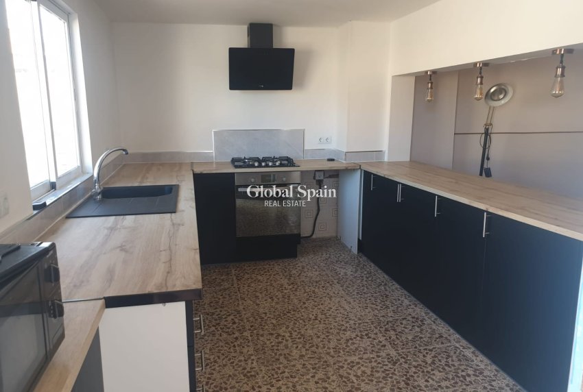 Wederverkoop - Herenhuis -
Pinoso