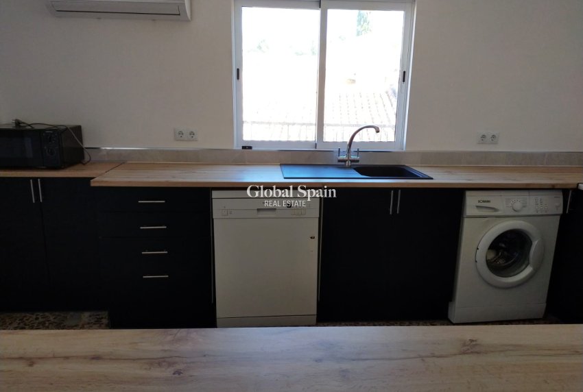 Wederverkoop - Herenhuis -
Pinoso