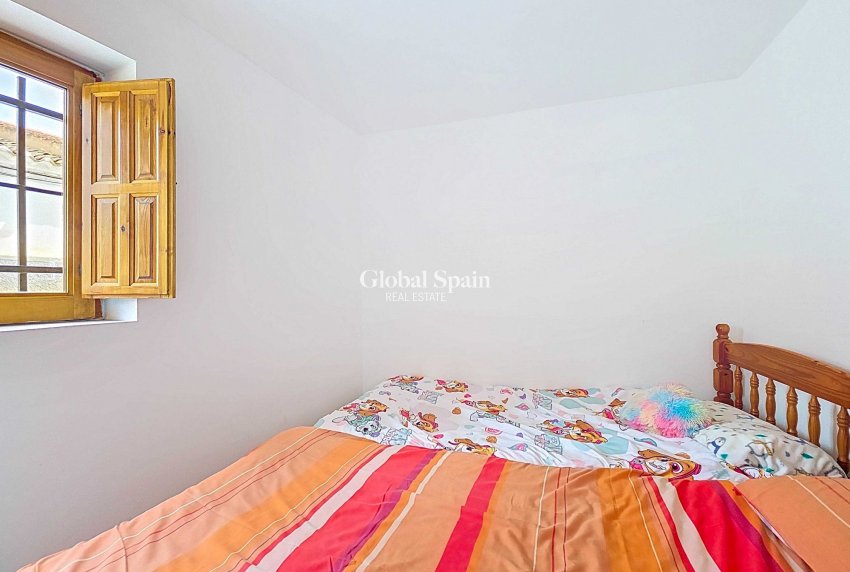 Wederverkoop - Herenhuis -
Pinoso