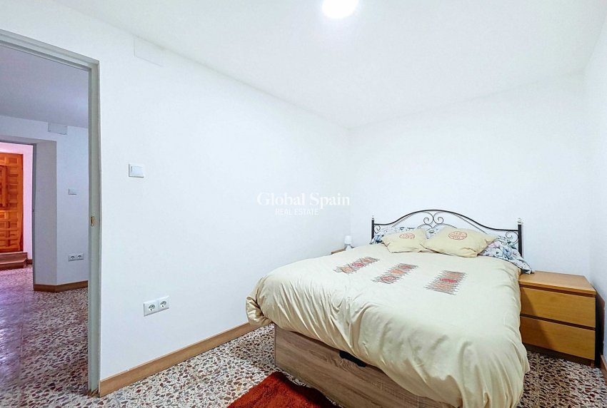 Wederverkoop - Herenhuis -
Pinoso