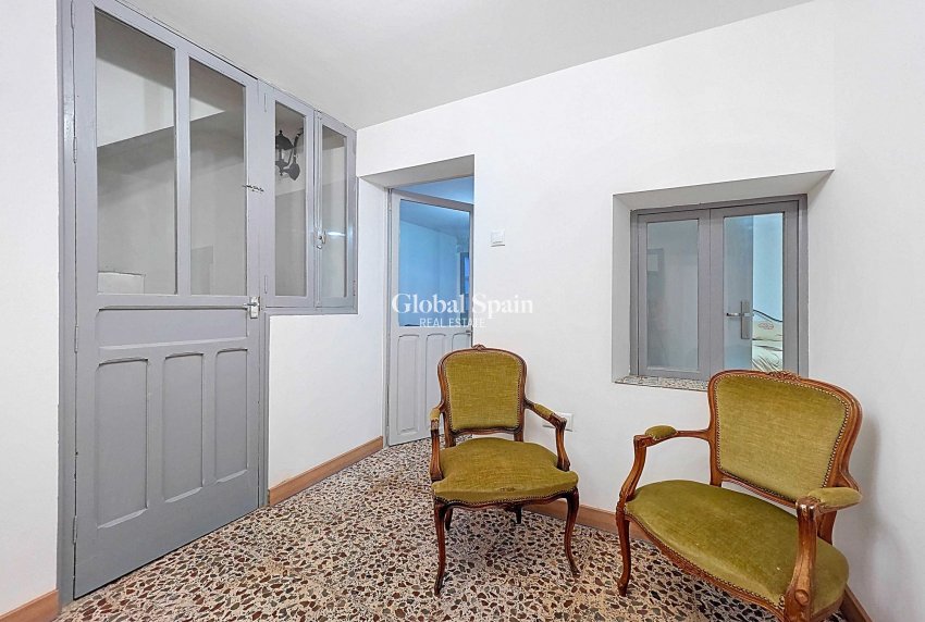 Wederverkoop - Herenhuis -
Pinoso