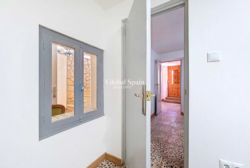 Wederverkoop - Herenhuis -
Pinoso