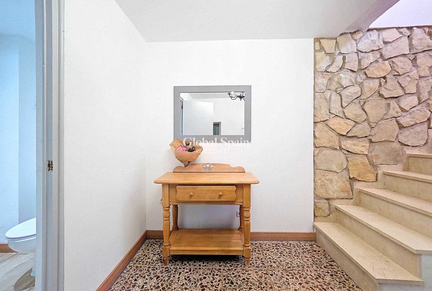 Wederverkoop - Herenhuis -
Pinoso