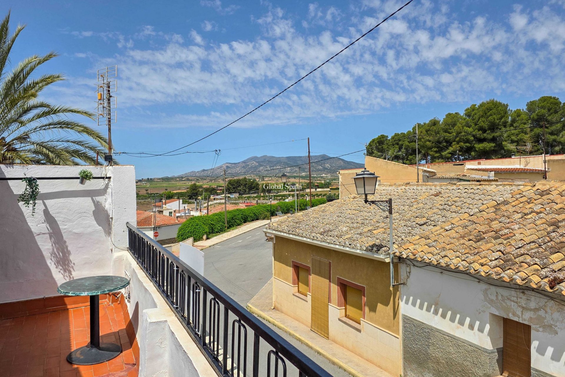 Wederverkoop - Herenhuis -
Pinoso