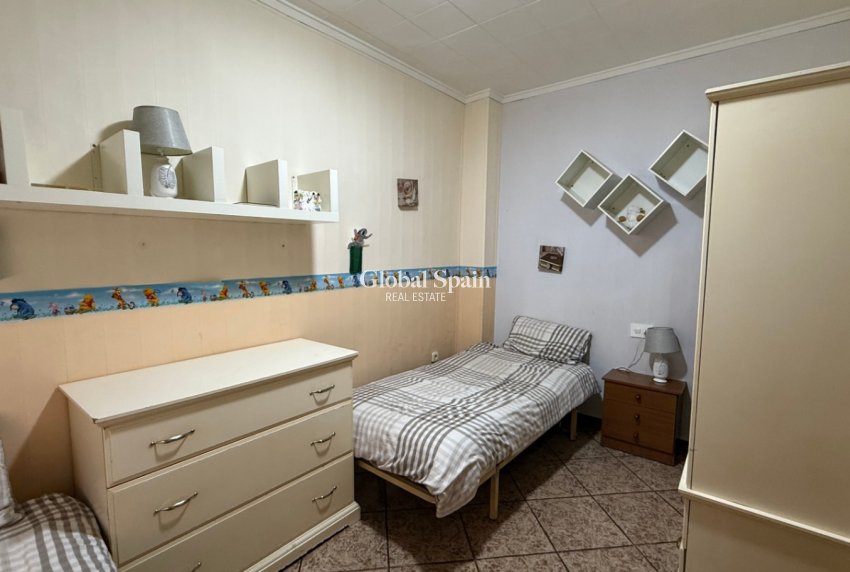 Wederverkoop - Herenhuis -
TORREVIEJA - Costa Blanca Sur