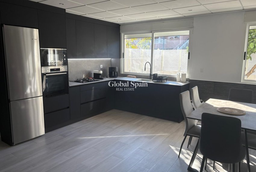 Wederverkoop - HUIS -
ALGORFA