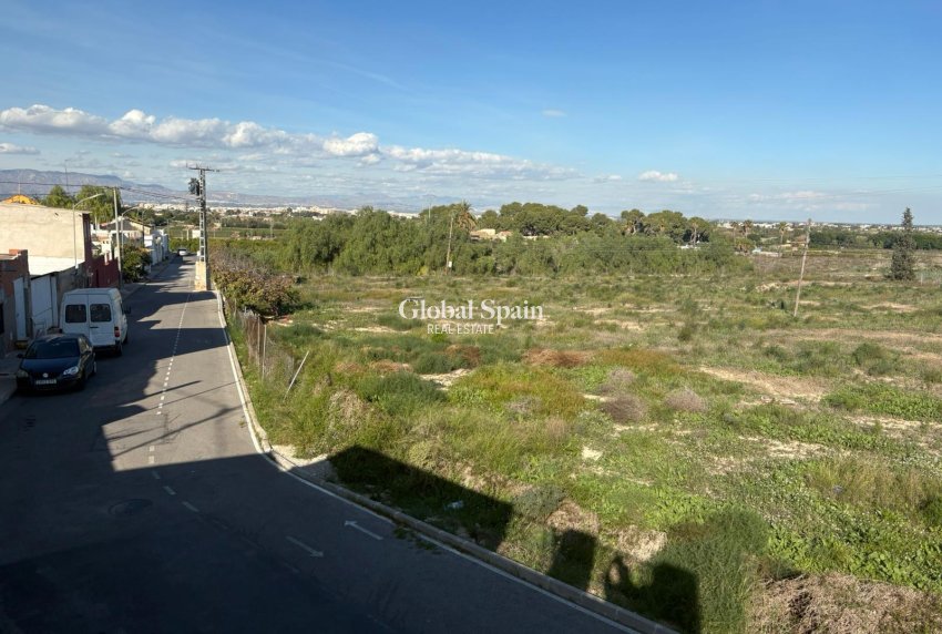 Wederverkoop - HUIS -
ALGORFA